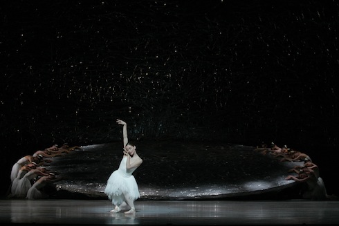 Rachel Rawlins in Graeme Murphy's Swan Lake