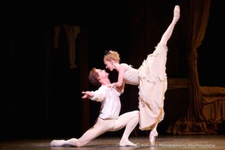 Rupert Pennefather as Des Grieux and Sarah Lamb as Manon