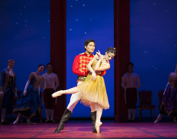 Maia Makhateli as Cinderella and Gyu Choi as Prince Guilleaume - Photo: Â© Angela Sterling / Het Nationale Ballet