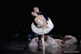 Rupert Pennefather as Prince Siegfried and Roberta Marquez as Odette