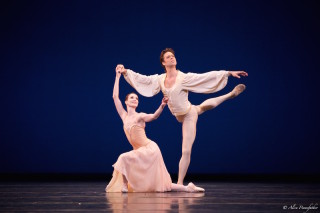Lauren Cuthbertson and Matthew Golding in Balanchine's Tchaikovsky Pas de Deux