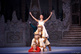 Alexander Campbell and Artists of The Royal Ballet in The Nutcracker
