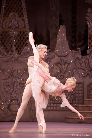 Iana Salenko as the Sugar Plum Fairy and Steven McRae as her Cavalier