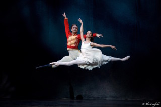 Francesca Hayward as Clara and Alexander Campbell as the Nephew