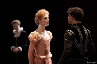Zenaida Yanowsky and Carlos Acosta in Will Tuckett's Elizabeth