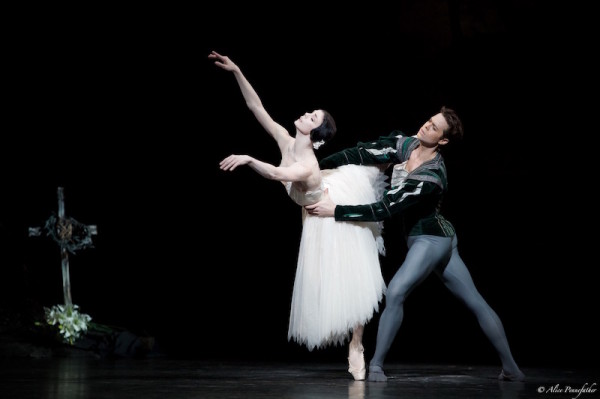 Natalia Osipova as Giselle and Matthew Golding as Albrecht