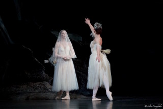 Natalia Osipova as Giselle and Tierney Heap as Myrtha