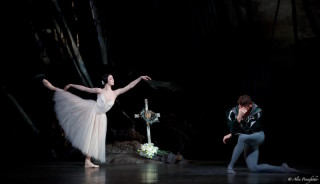 Natalia Osipova as Giselle and Matthew Golding as Albrecht