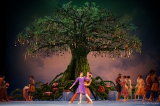 Beatriz Stix-Brunell as Perdita and Vadim Muntagirov as Florizel