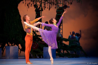 Beatriz Stix-Brunell as Perdita and Vadim Muntagirov as Florizel