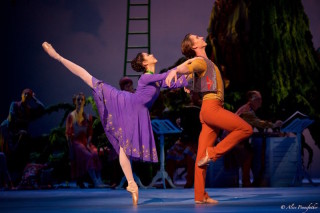 Beatriz Stix-Brunell as Perdita and Vadim Muntagirov as Florizel