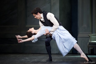 Federico Bonelli as Victor Frankenstein and Laura Morera as Elizabeth