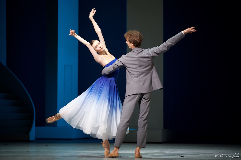 Olga Smirnova as Bianca and Semyon Chudin as Hortensio.