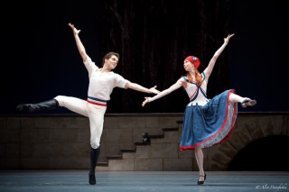 Igor Tsvirko as Philippe and Ekaterina Krysanova as Jeanne in Flames of Paris