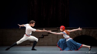 Igor Tsvirko as Philippe and Ekaterina Krysanova as Jeanne in Flames of Paris