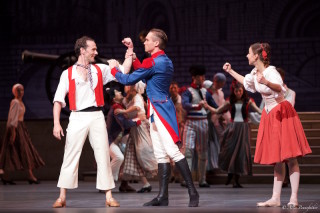 Vyacheslav Lopatin as Jerome, Kristina Kretova as Jeanne in Flames of Paris