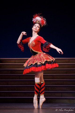 Anna Tikhomirova as Mireille de Poitiers