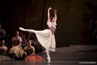Yasmine Naghdi as Giselle