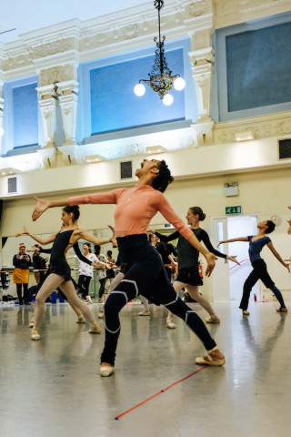 BegoÃ±a Cao and Artists of English National Ballet rehearse Robbins' The Cage.