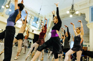 Artists of English National Ballet rehearse Robbins' The Cage.