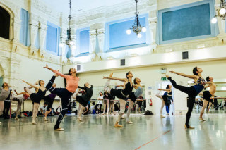 BegoÃ±a Cao and Artists of English National Ballet rehearse Robbins' The Cage.
