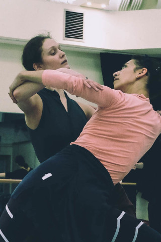 BegoÃ±a Cao and Jurgita Dronina rehearse Robbins' The Cage.