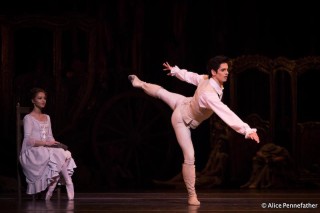 Federico Bonelli and Francesca Hayward in Manon