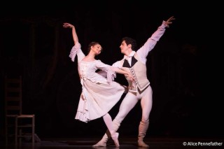 Federico Bonelli and Francesca Hayward in Manon